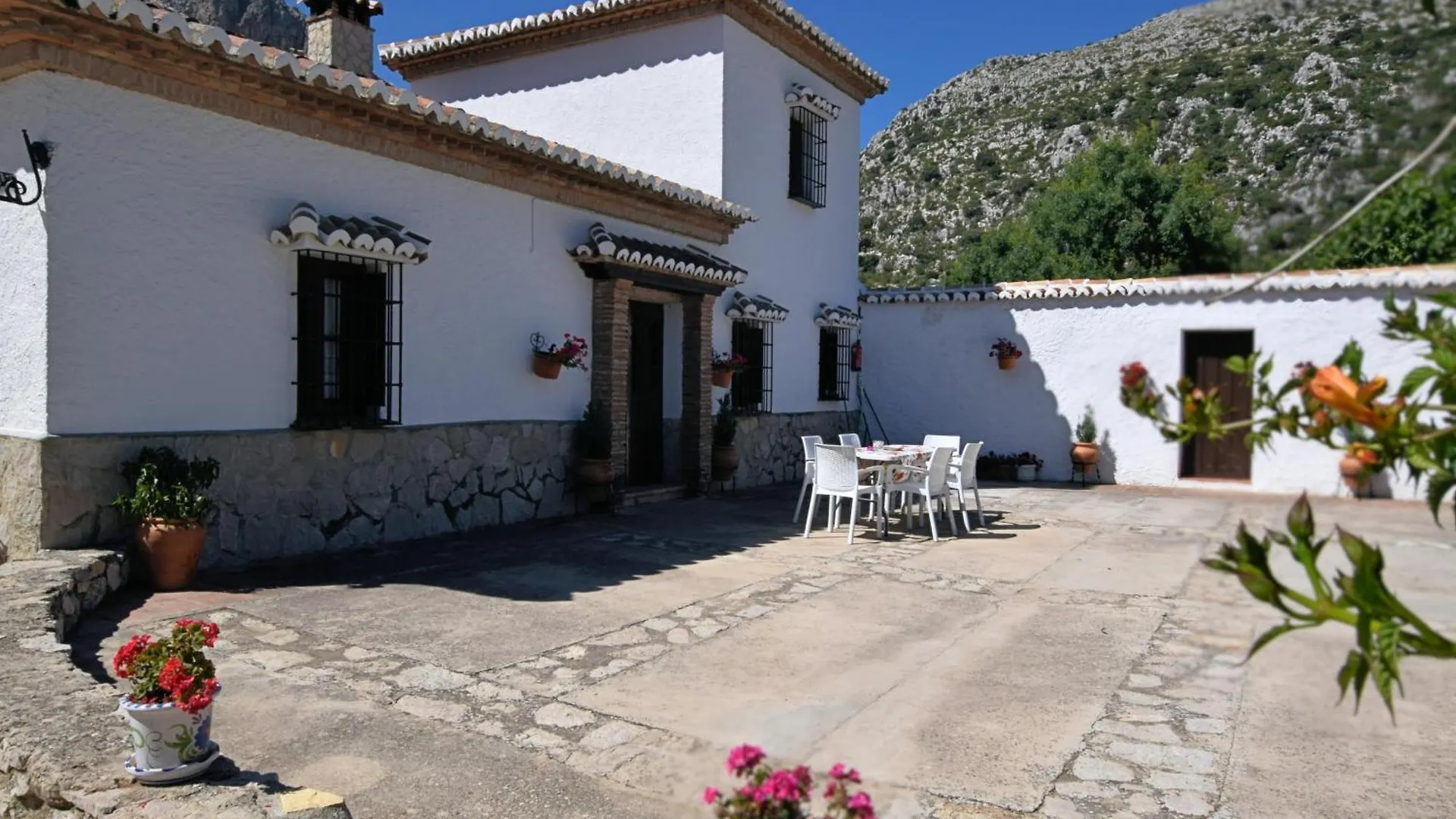 Cortijo Los Alazores Loja 0*,
